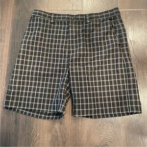 Izod Black and White Flat Front Golf Shorts Classic Design